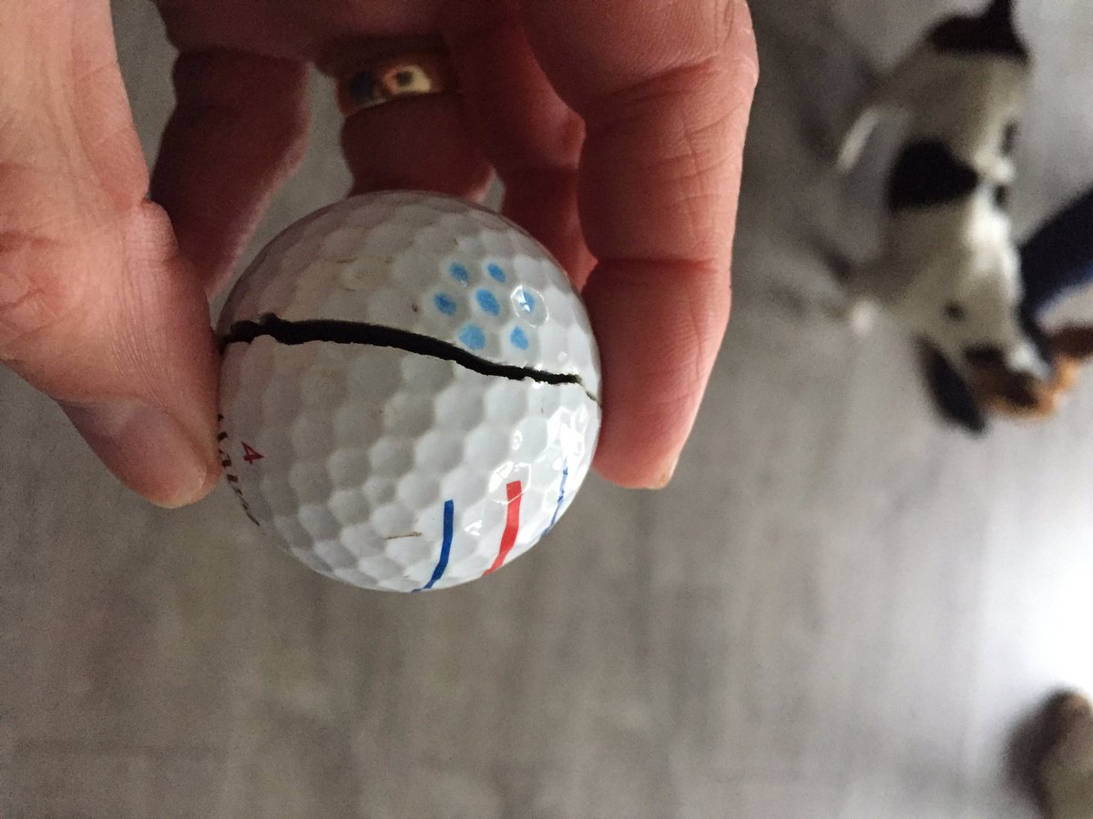 jonny_mellor's tweet photo. @CallawayGolf  how long or how many rounds should your Chrome Soft triple track balls last? This is the second one that has done this in the last 3 rounds, not being funny but this one happened after 35 holes https://t.co/m6KGkt1Xwk