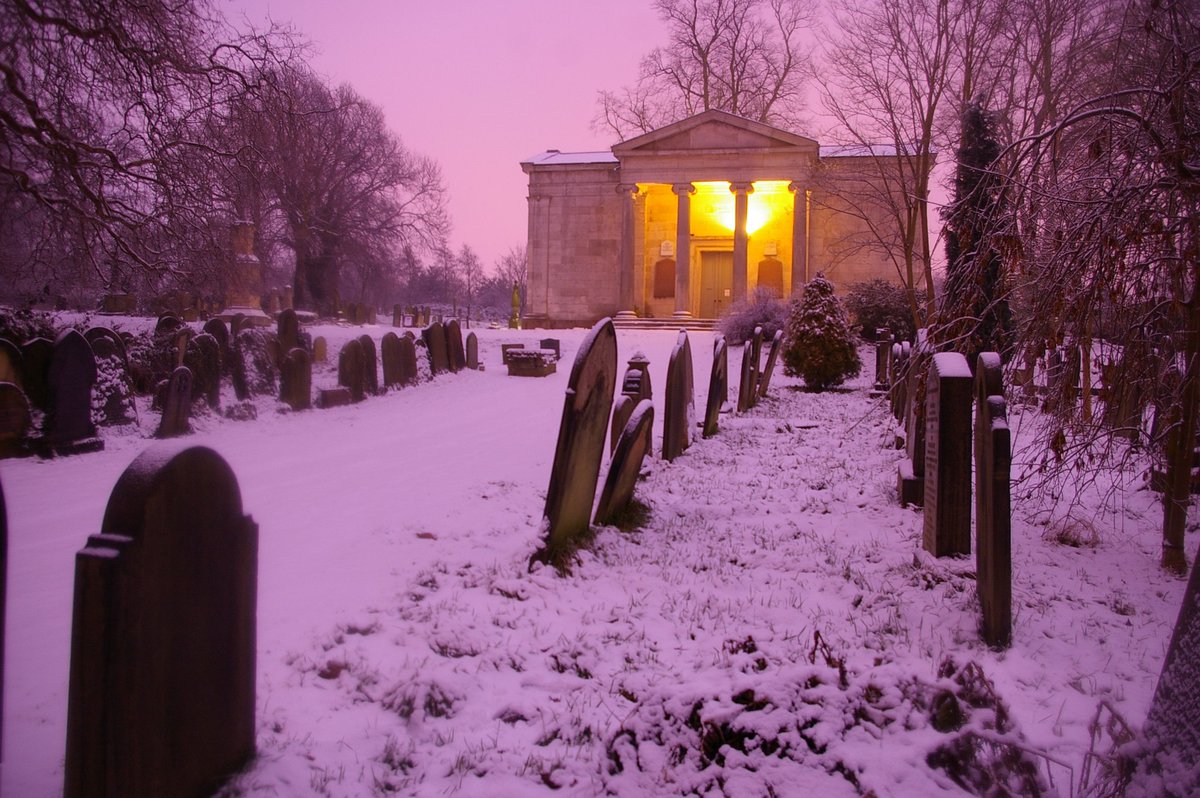 For many Christmas really starts with the York Cemetery's carol concert in the beautiful chapel. This year, trustees staff &amp; volunteers came together to create a Facebook Carol Concert video. Filmed by Anthony Day. Happy Xmas!
facebook.com/YorkCemetery/?… <a href="/BBCYork/">BBC York</a> <a href="/LiveWellYork/">Live Well York</a>