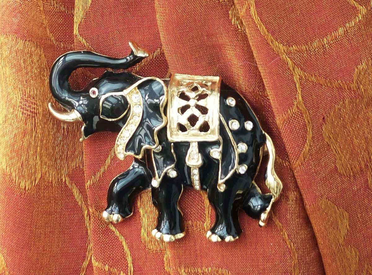 In my #etsy shop: Vintage 1980s Gold-Plated Black Enamel And Crystal Diamanté Elephant Brooch or Pendant £25
etsy.me/3gEaL8h
#etsy #etsyuk #etsyvintage #vintagejewelleryfun #vintage1980s #80svintage #1980sfashion #80sbrooch #elephantbrooch #elephantpendant