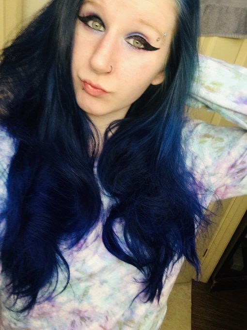 Not sure if you guys have seen but I now have a full head head of blue https://t.co/QyRZBlBpIw