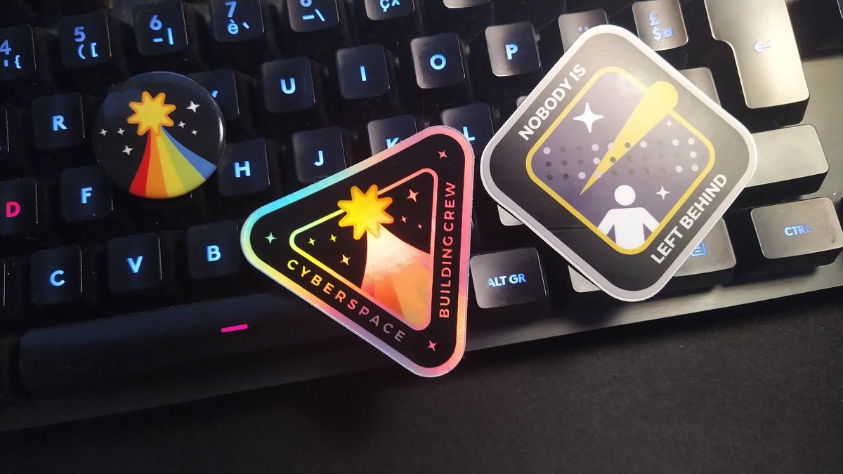 mariejulien's tweet photo. 🎅 🚀 Bon les copains, 2020 était une année pourrie, donc ce qu'on va faire c'est offrir des stickers #CyberspaceBuildingCrew "nobody is left behind" pour chaque commande sans minimum de prix + sticker holographique et badge métal sous conditions.
https://t.co/HYEIcOJg6g https://t.co/kpFUwMD2OG