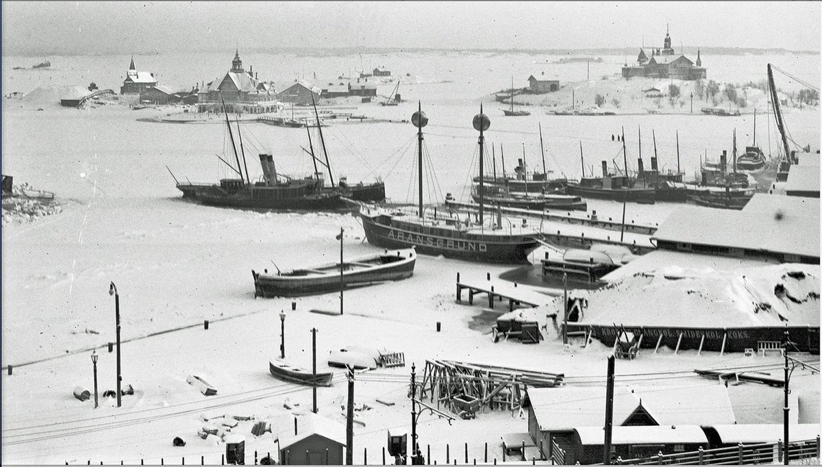 Until the late 19th century, there was no winter navigation as we know it as the annual "ice blockade" stopped all shipping activity to and from Finnish ports. However, strongly-built ships called (and often named)  #icebreakers had already begun to appear in European ports. (2/9)