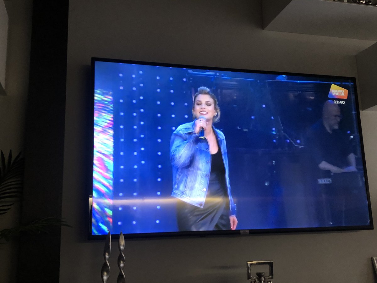 87_lvana's tweet photo. @MarroneEmma manchi davvero tanto 💖#facciamolapiùsemplice spero ritorni al più presto la semplicità di un immenso abbraccio sotto il tuo palco, il nostro palco 💖 https://t.co/dqA3WfdokJ