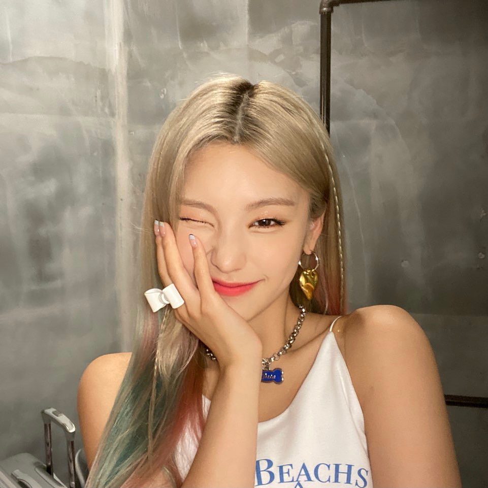 vansdlsrys's tweet photo. Hello! I’m Savannah Lucianna Delos Reyes from @binfleux’s au ‘CLICHÉ’.  New acc but not new to rp. Rt/Like to be mutuals and for a possible dm. Thank you! https://t.co/4yYOFY2gHI
