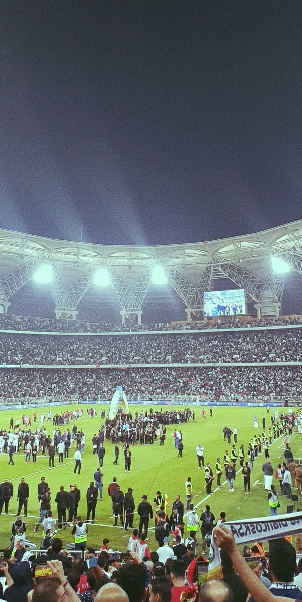 بداية مراسم تتويج الملكي بكأس السوبر الإسباني .