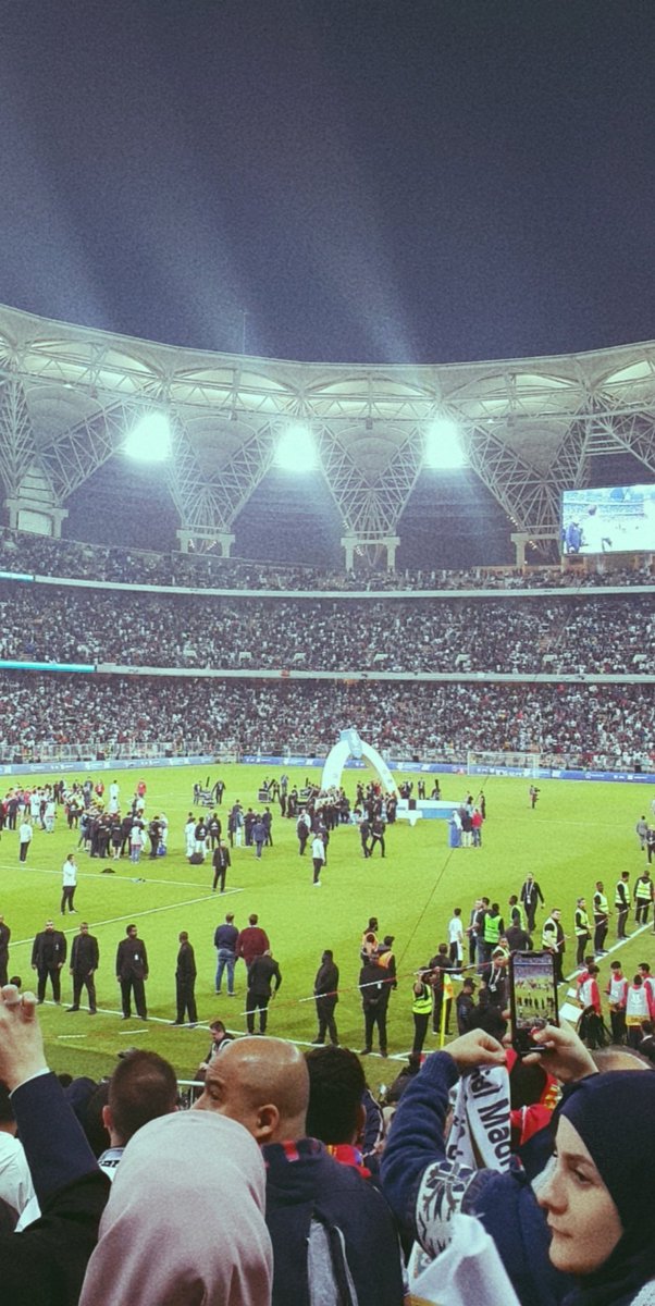 بداية مراسم تتويج الملكي بكأس السوبر الإسباني .