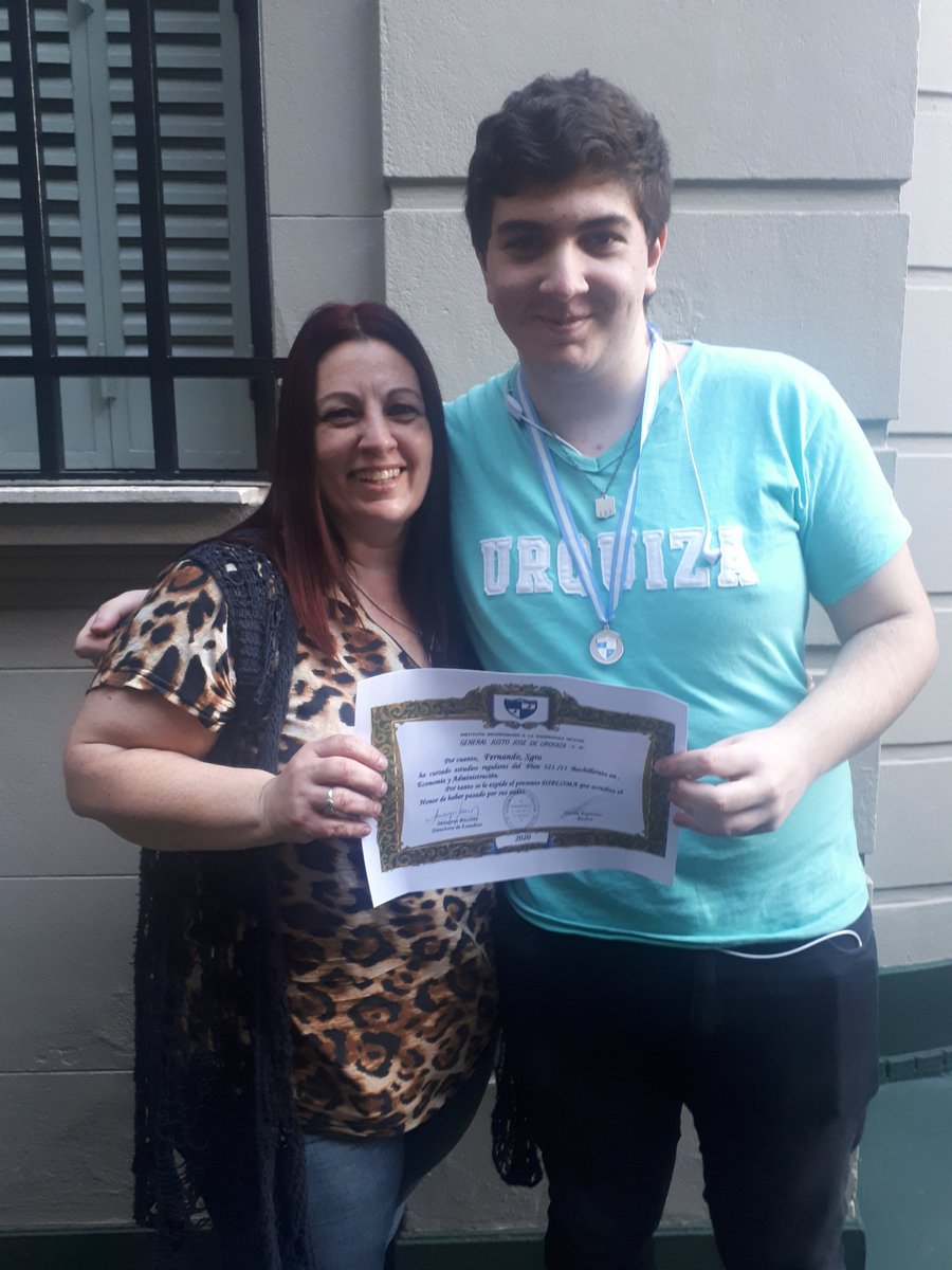 SEPetruchelli's tweet photo. #estefinde Mi hijo Fernando #egresado2020 del JJ Urquiza 🇦🇷 QUE ORGULLO!!!! https://t.co/jkNVzroQJG