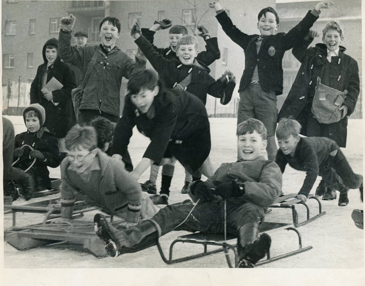 edcentrallib's tweet photo. So much fun! Sledging in Oxgangs, 1960. Image from #EdinburghCollected, added by Oxgangs 25 https://t.co/BmgY18qGhP @ARAScot #ArchiveAdventCalendar #sledging https://t.co/10MNQRxvOJ https://t.co/znP0QvnR9y