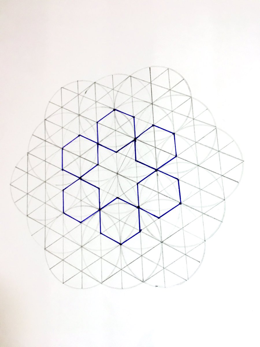 AsmaaSabiri's tweet image. فلسطين قضية الأمة الإسلامية. هذا ما لا يجب أن ينسى في الأجيال القادمة مهما حصل.
Palestine is a cause of the Islamic Ummah. This is what should be ingrained in future generations no matter what happens.
#التطبيع_خيانة #زخرفة_إسلامية
#IslamicGeometricPatterns