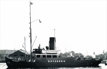 In April 1889, two steam ships were spotted approaching the icebound port of Hanko: Det Forenede Dampskibs-Selskab ( @DFDSGroup) had sent Europe's strongest  #icebreaker, the 1,000-horsepower Bryderen, to break a path through the ice for the 912-tonne cargo ship Vesuv. (3/9)