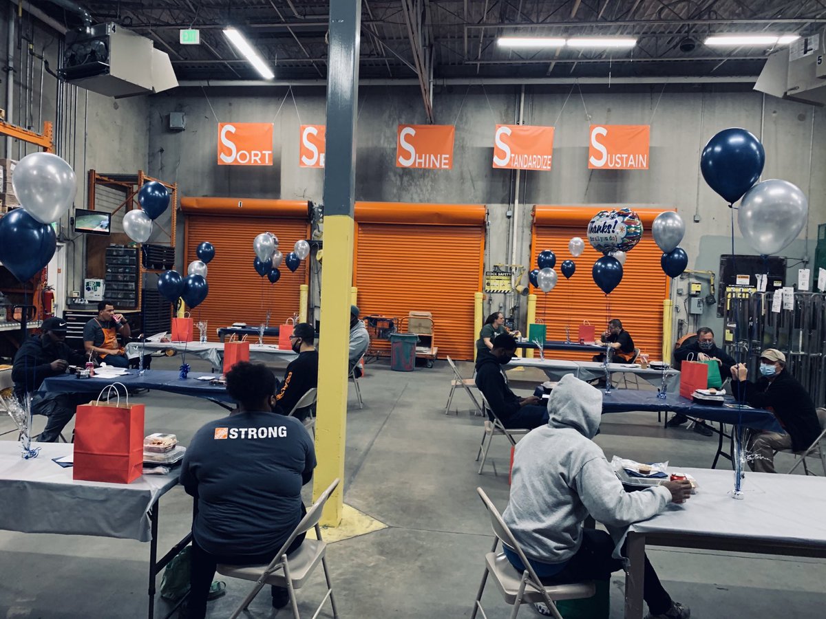 MelissaBliss15's tweet photo. Freight appreciation 2020! What an AWSOME night with the freight team! You guys are our back bone, thank you for keeping the product on the shelf, receiving clean and having the store grand opening ready when you leave in the morning. We could never do this without you! https://t.co/6cd09QPA8K
