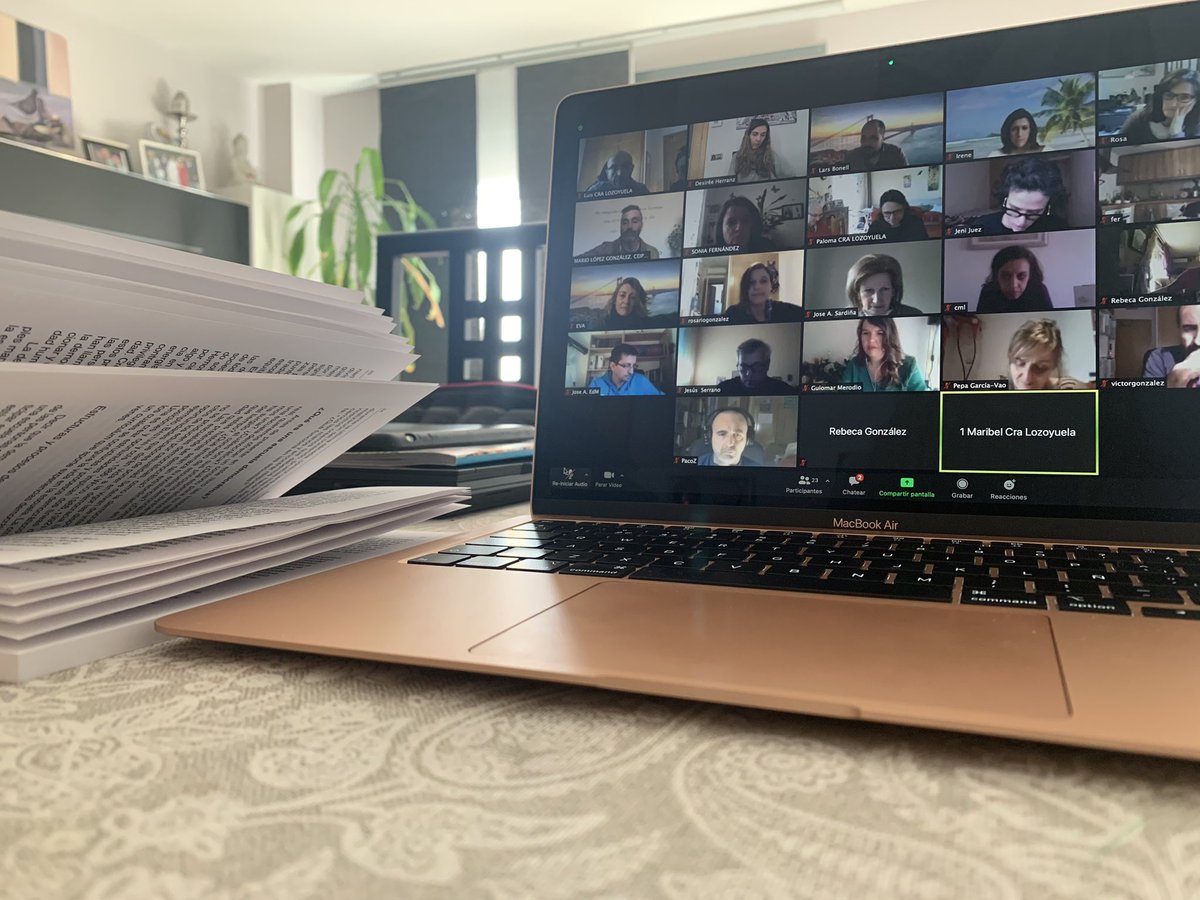 desireeherranz's tweet photo. “Un curriculum democrático invita a los jóvenes a despojarse del rol pasivo de consumidores de conocimiento y asumir el papel activo de fabricantes de significado.” (Apple&amp;Beane; Escuelas democráticas) @CdAMadrid #TPL #escuelasdemocráticas #CdA https://t.co/aKxPGkqRCc