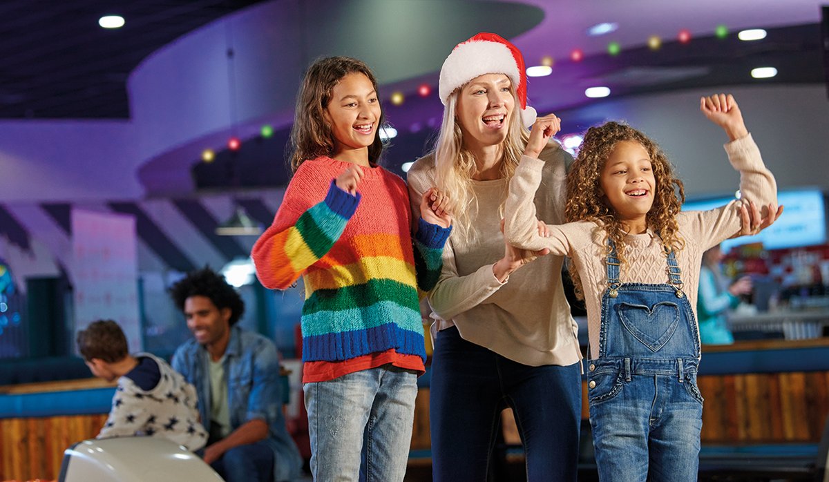 HollywoodBowlUK's tweet photo. 'Tis the season to be bowling! Enjoy a party thatβs filled with festive fun plus food + drinks, when you book our Family Christmas bowling package. It's time to celebrate with up to 5 members of your household or support bubble! π
#HaveFunPlaySafe https://t.co/DIFhFBNA3G https://t.co/9sdoQLpdhv