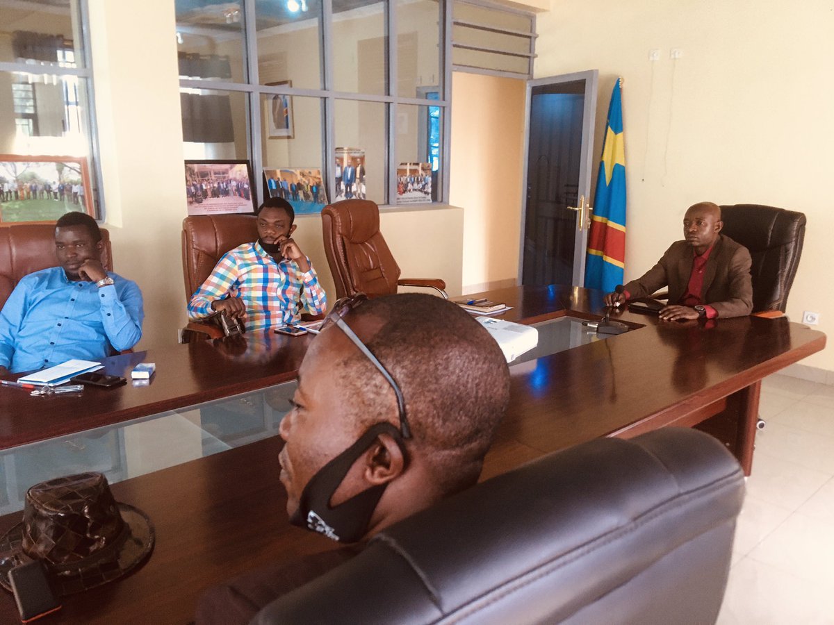 SaemapeN's tweet photo. #Réunion Du directeur provincial du Saemape Nord-kivu #IDOLWA TCHOMBA Thomas avec les coopératives Minières du Nord-Kivu et Féc Mines , Entité de traitement pour harmonisation sur la rétribution de la commission allouer  aux coopératives sur les productions https://t.co/IHQ0QNIEmU