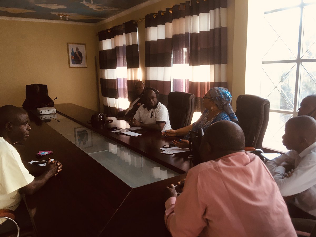 SaemapeN's tweet photo. #Réunion Du directeur provincial du Saemape Nord-kivu #IDOLWA TCHOMBA Thomas avec les coopératives Minières du Nord-Kivu et Féc Mines , Entité de traitement pour harmonisation sur la rétribution de la commission allouer  aux coopératives sur les productions https://t.co/IHQ0QNIEmU