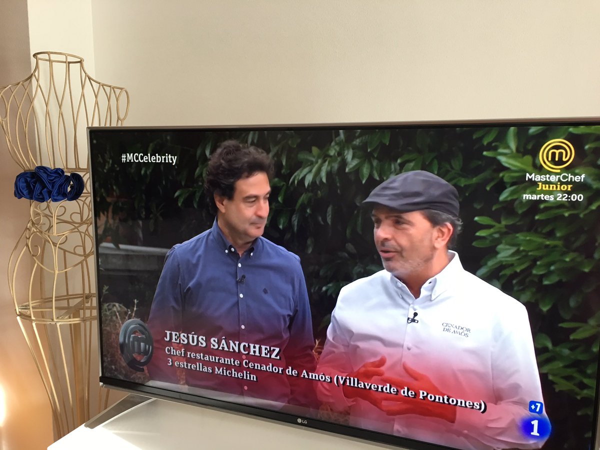 ana_patit's tweet photo. Hoy tendríamos que estar celebrando mi cumpleaños en el @cenadordeamos como el año pasado pero seguro que podremos en 2021, casi es como que estuviese allí al ver ahora la final de @MasterChef_es con @_JesusSanchez y @AnaBotin guapísima #Santander @cant_infinita @GuiaMichelin_ES https://t.co/CkYo8l5WrY