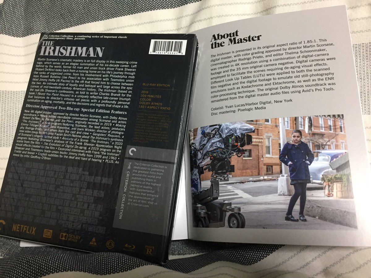 Aki Lettherogueonein アイリッシュマン Usクライテリオン盤ブルーレイ なぜかスコセッシ監督サイン入り監修印シールが逆さに 家を塗った 表紙の解説書 主役3人のイラストを使った3面デジパックが 洒落ている 英語dolby Atmos音声収録 9分の