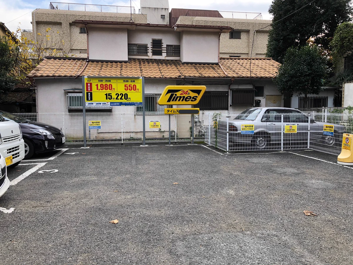 いったいどうやって出るんだ…？脱出不可能なコインパーキングｗｗ