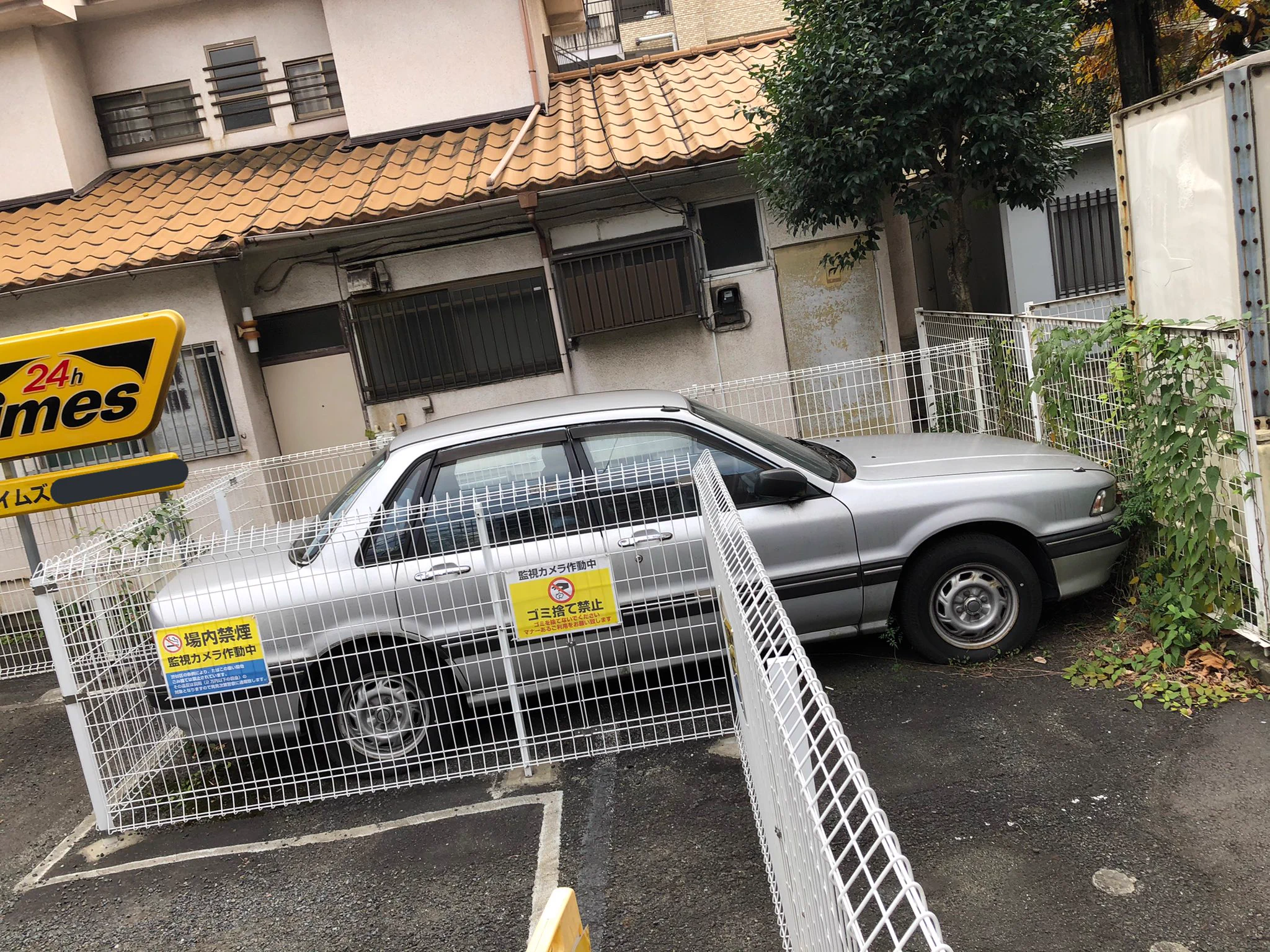 いったいどうやって出るんだ…？脱出不可能なコインパーキングｗｗ