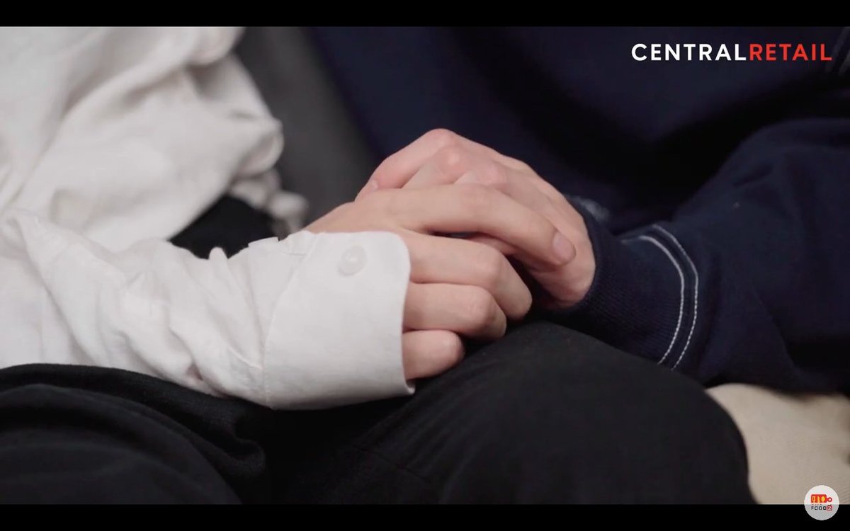 jayyylogs's tweet photo. It took them 19 freaking episodes to finally kiss and it is worth the wait! 😍
#ingredientstheseries
#IngredientsEp19
#WinTops
#JeffGameplay https://t.co/bHYCiFD1Yi
