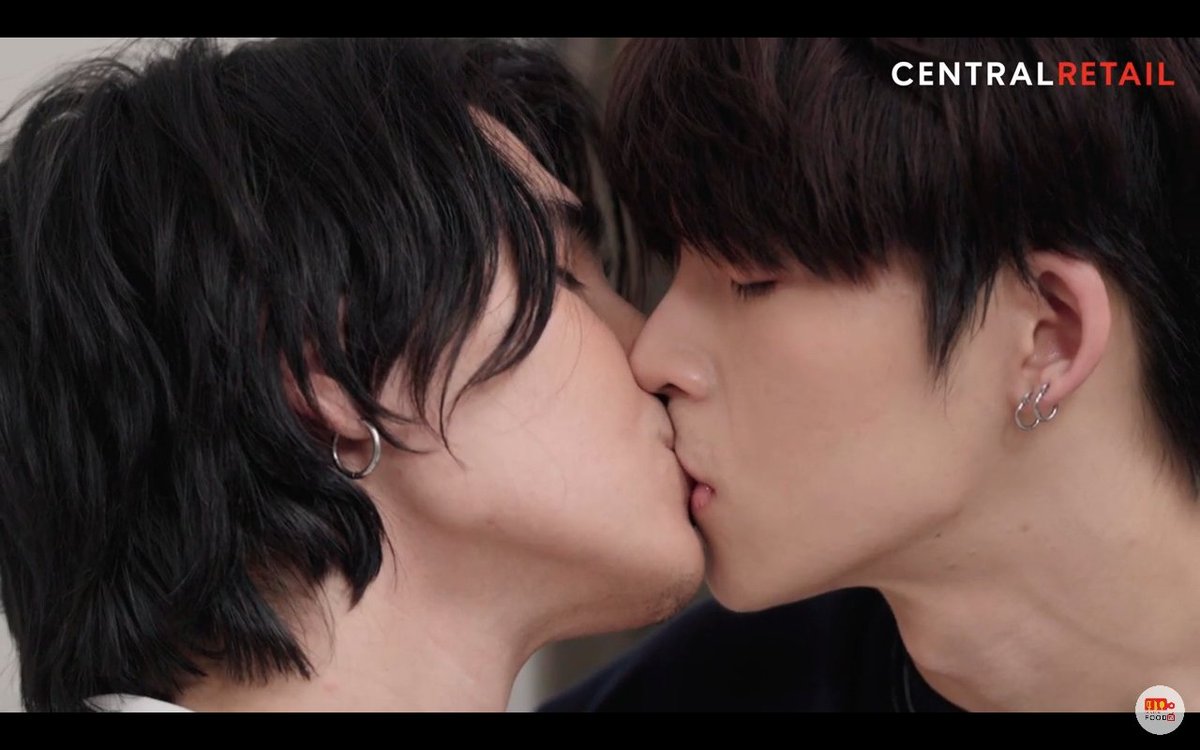 jayyylogs's tweet photo. It took them 19 freaking episodes to finally kiss and it is worth the wait! 😍
#ingredientstheseries
#IngredientsEp19
#WinTops
#JeffGameplay https://t.co/bHYCiFD1Yi
