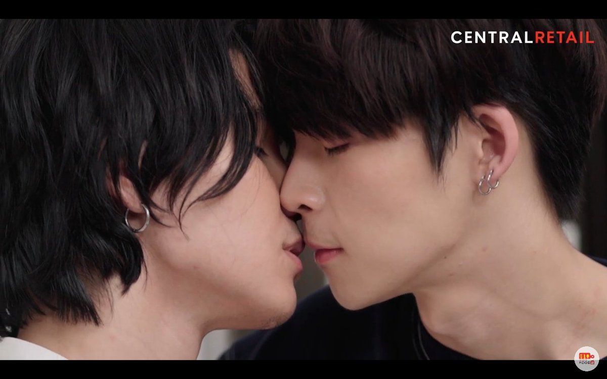 jayyylogs's tweet photo. It took them 19 freaking episodes to finally kiss and it is worth the wait! 😍
#ingredientstheseries
#IngredientsEp19
#WinTops
#JeffGameplay https://t.co/bHYCiFD1Yi