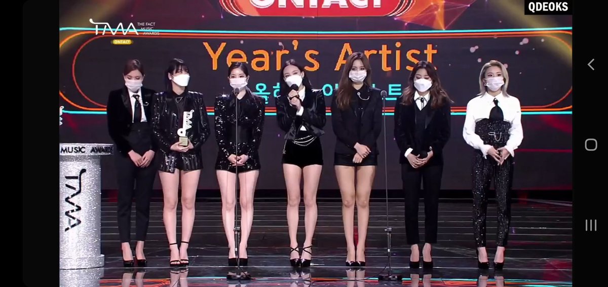 ByoursideJh's tweet photo. Year's Artist🏆
#TWICE #트와이스 #トゥワイス  #지효 #JIHYO #ジヒョ @JYPETWICE https://t.co/dyYfPGwBz8