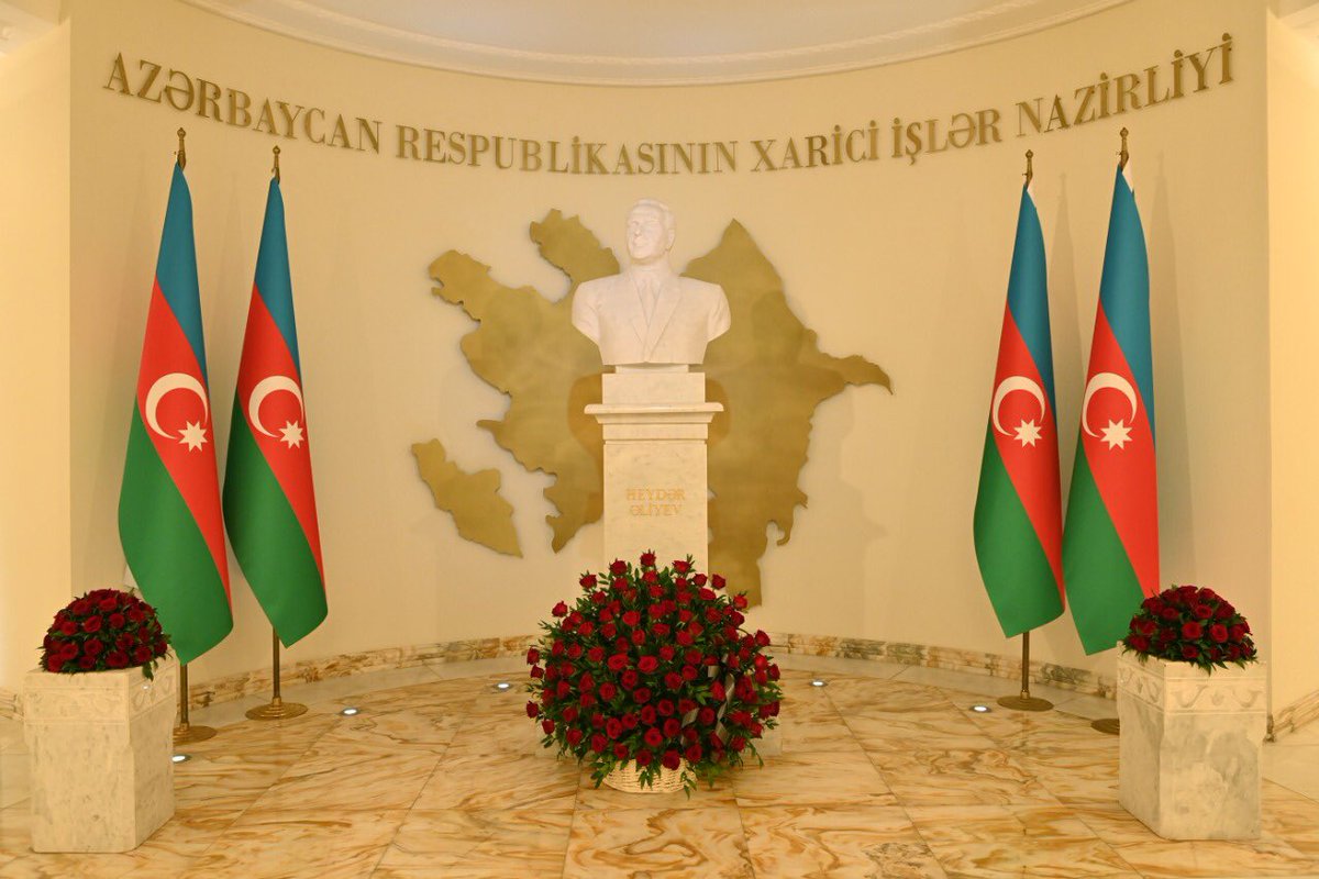 Bayramov_Jeyhun's tweet photo. Müstəqil #Azərbaycan|ın banisi, Azərbaycan Xalqının Ümummilli Lideri Heydər Əliyevin əziz xatirəsini Xarici İşlər Nazirliyində dərin ehtiram və qürur hissi ilə andıq.
Allah Ulu Öndərimizə rəhmət eləsin! https://t.co/56Te6feBrm