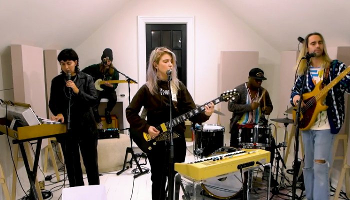 diymagazine's tweet photo. Watch Hayley Williams (@yelyahwilliams) perform 'Petals For Armor' bops live. https://t.co/vaxgtleaUT https://t.co/JxhrrNDzOq