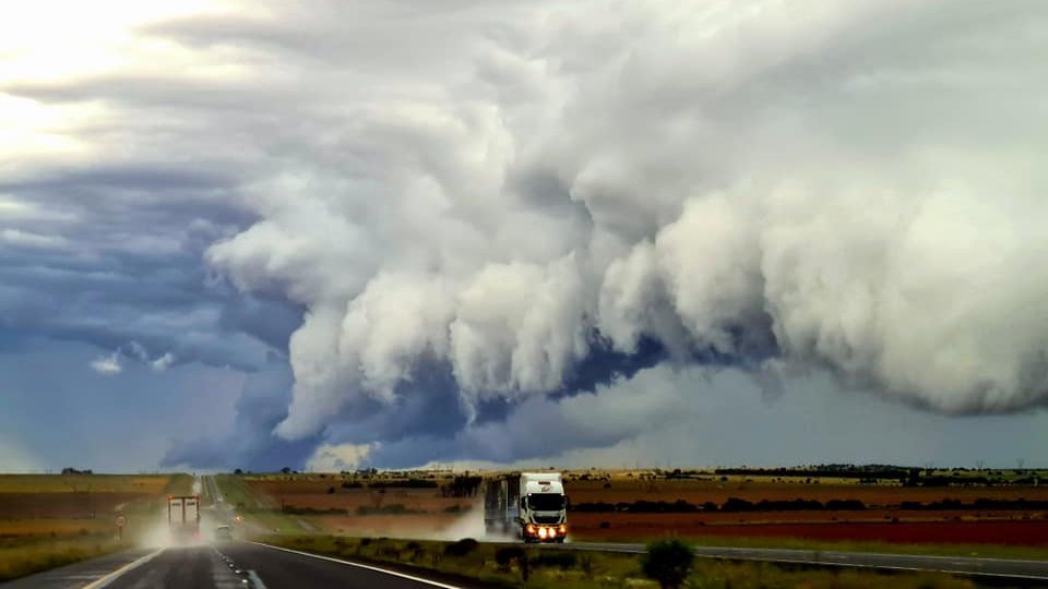 On the N1 just outside Kroonstad earlier this morning. Lots of stormy weather out there today. 📼Andre Klopper