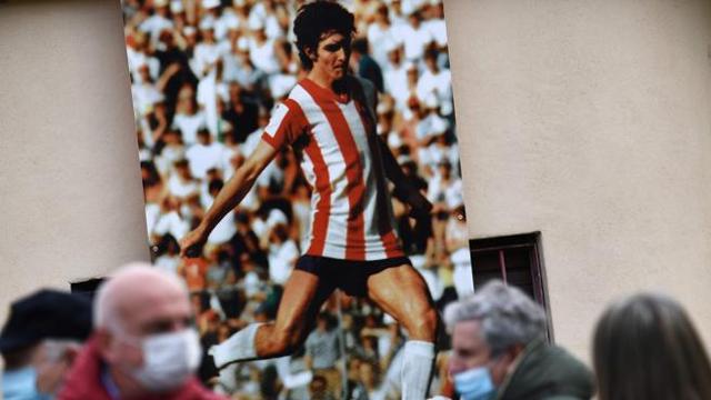 Giuseppe Pischedda Il Parroco Ai Funerali Di Paolo Rossi Ora Ti Allenera Nella Coverciano Del Cielo