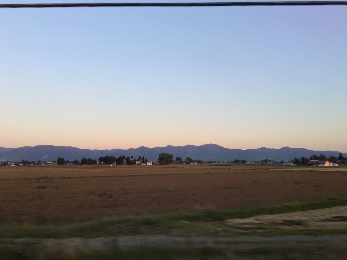 Trundling through the Japanese countryside at dusk is such an utter delight.(No need to zoom into the photos. They're "2015 iPhone" blurry.)