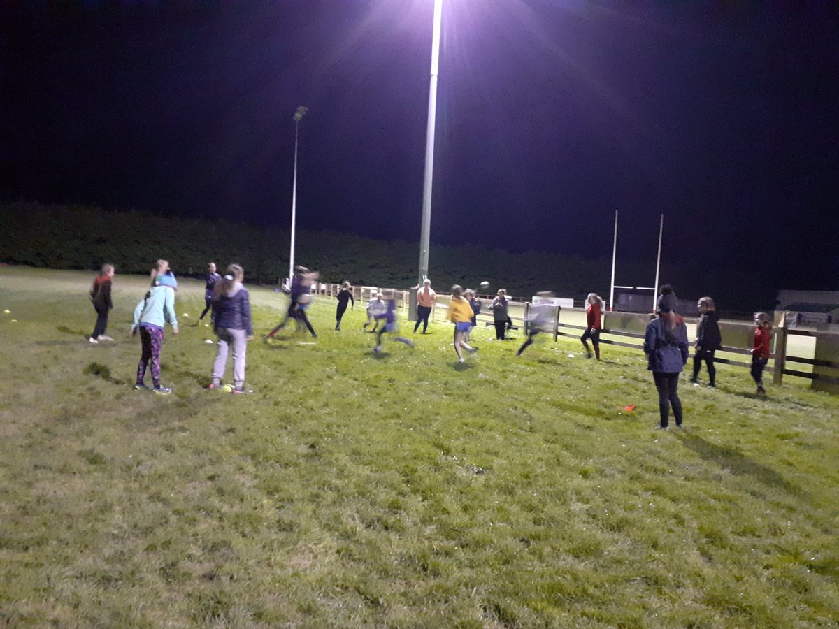 bernardhynes's tweet photo. Brilliant enjoyable session with Girls U 12s @arklowrfc 
Friday night sessions a real winner great numbers @JennieBagnall @arklowrfc @LeinsterBranch 
#FromTheGroundUp
#NevetStopCompeting https://t.co/qoxfslC5lY