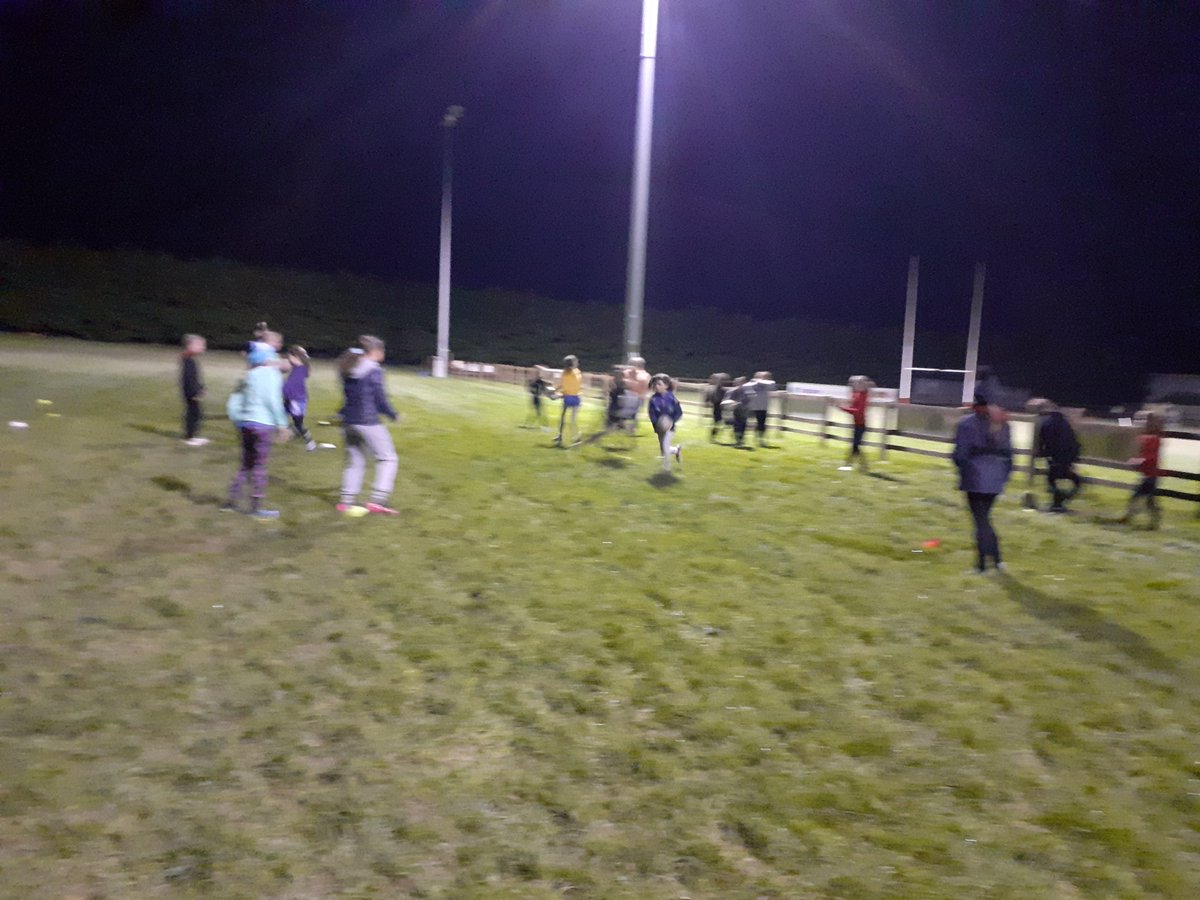 bernardhynes's tweet photo. Brilliant enjoyable session with Girls U 12s @arklowrfc 
Friday night sessions a real winner great numbers @JennieBagnall @arklowrfc @LeinsterBranch 
#FromTheGroundUp
#NevetStopCompeting https://t.co/qoxfslC5lY