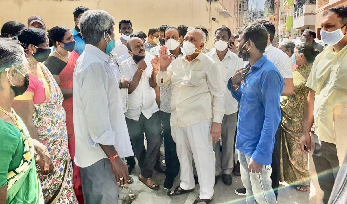 RLR_BTM's tweet photo. Visited the residential quarters in Ambedkar Colony, BTM Layout Ward &amp; addressed the grievances of the residents. 

Residents have requested for painting of the building, for the rectification of overhead tanks leakage &amp; also for the construction of a temple on the premises.

4/4 https://t.co/FXC5UDUXE6