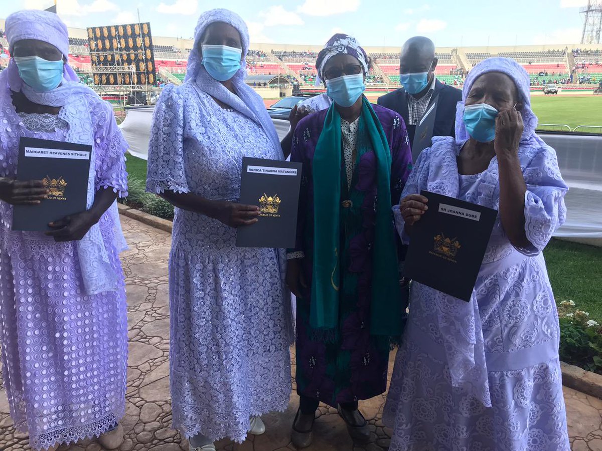 Fathiaabdalla's tweet photo. On Jamhuri Day, I @UNHCR_Kenya witnessed the ceremony where the President &amp; @FredMatiangi handed the Shona &amp; others, certificates as citizens of Kenya. This is a life-changing development for the thousands. Thx to the Government of Kenya's decision to grant them citizenship. https://t.co/g46chAga7e