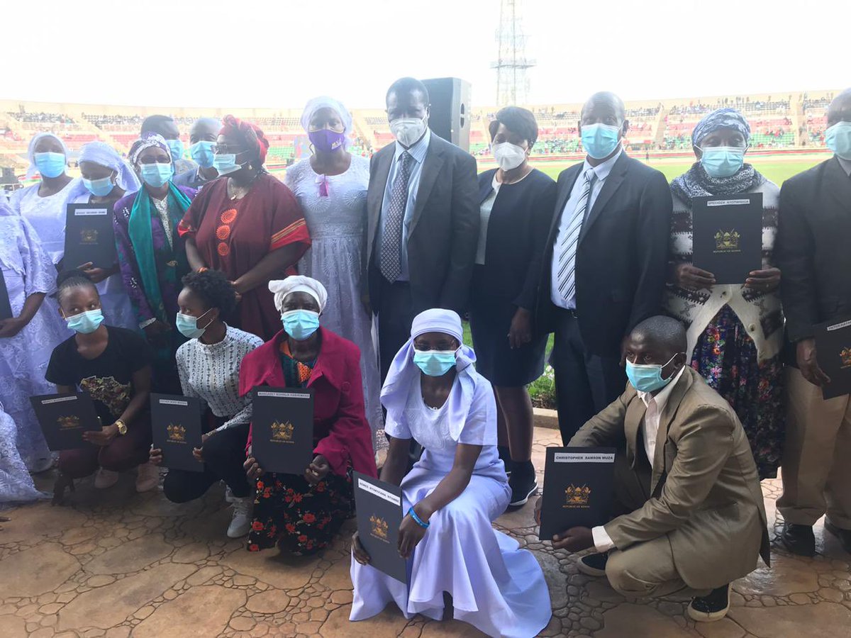 Fathiaabdalla's tweet photo. On Jamhuri Day, I @UNHCR_Kenya witnessed the ceremony where the President &amp; @FredMatiangi handed the Shona &amp; others, certificates as citizens of Kenya. This is a life-changing development for the thousands. Thx to the Government of Kenya's decision to grant them citizenship. https://t.co/g46chAga7e