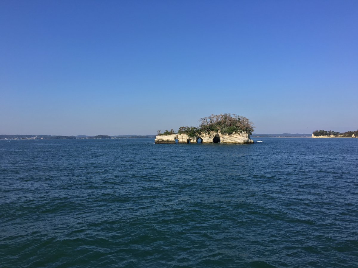 Matsushima is a superb insight into the classical Japanese aesthetic. It's the pattern of small islands, or groups of islands, each uniquely beautiful in its own particular way.