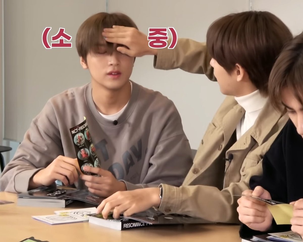 : แปะจองไว้ คนอื่นจะได้รู้ว่าเธอเป็นของเรา
: เธอก็ของเราเหมือนกัน