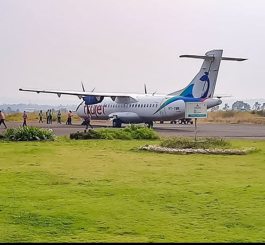 aaikolhaairport's tweet photo. #AAI_KOLHAPUR_Airport recorded 310.044% growth in passenger's movement in 2ndQuarter20-21 as compared to 1stQuarter20-21. We #KolhapurAirportTeam thanks rgds our #Esteemed_Passengers for choosing our airport amidst this COVID19 pandemic.
#FliesHigh
#SafeAndSecureJourney
@aairedwr https://t.co/SUNadCpjDH