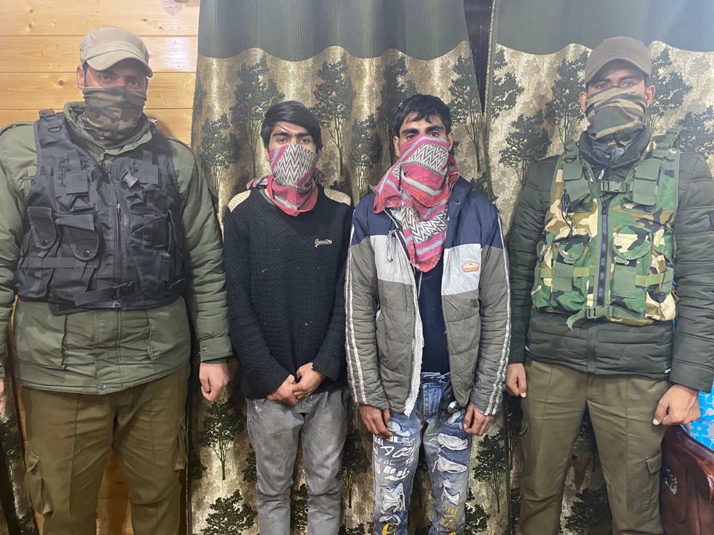 SrinagarPolice's tweet image. *Srinagar Police arrested 02 drug peddlers, contraband recovered*

Srinagar: 12th December 2020:
facebook.com/39325428436674… @JmuKmrPolice @KashmirPolice @DIGCKRSGR @PoliceSgr