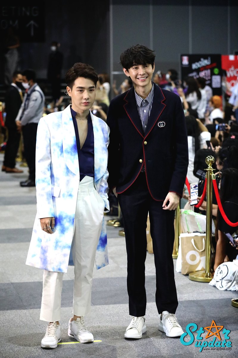 webstarupdate's tweet photo. นัท-เพชร จาก #Oxygentheseries ช่วง red carpet ในงาน #หนังหน้าโรงCarnivalFunmeet
#นัทเพชร #supanut #petchpig 
#StarUpdate https://t.co/4nFl1omlup