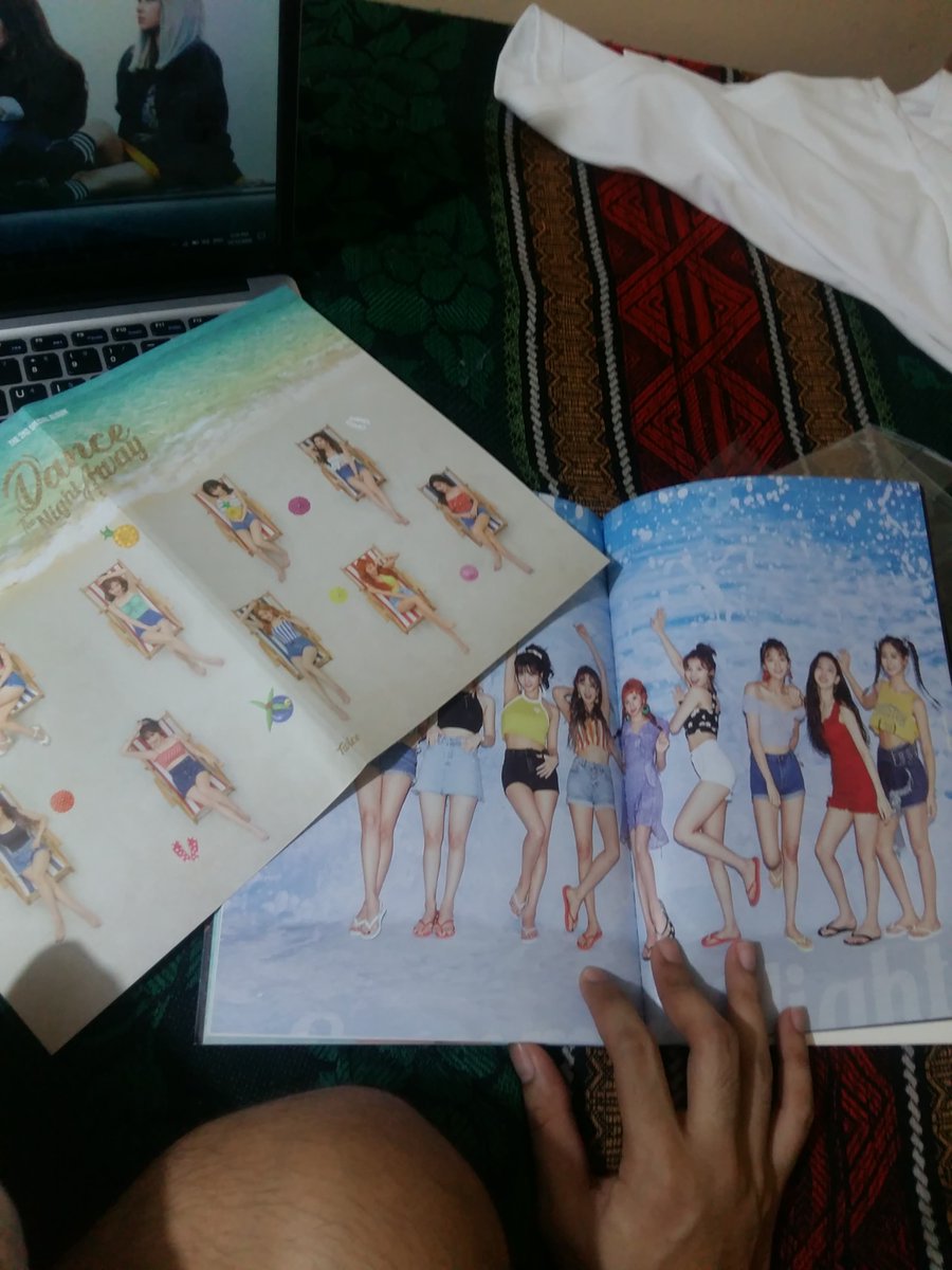 Juaaanx1's tweet photo. MAY ALBUUUM NAKOOOO PREEE!! SHEEEEEEEEET!! ang unexpected naman nito, thankyouuuu ate @eeeeypril5
i got twice summer nights album,
legit ones naba ko nito? haha thanks g! https://t.co/LofbLUS56n