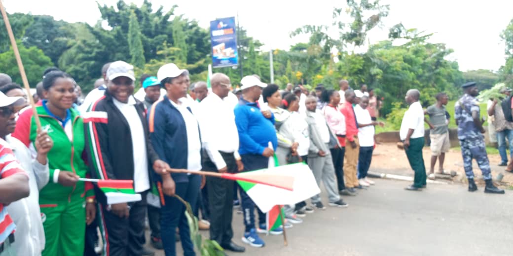 1.#Burundi: Kw'igenekerezo rya 12/12/ 2020,Nyakubahwa Umushikiranganji Ajejwe iyinjira ry'Uburundi mu muryango wa Africa Y'Ubuseruko,Urwaruka Inkino n'Imico Kama Amb.Ezéchiel NIBIGIRA arikumwe n'umutambukanyi wiwe MPAWENIMANA Espérance, ntibatanzwe kwifadikanya ..