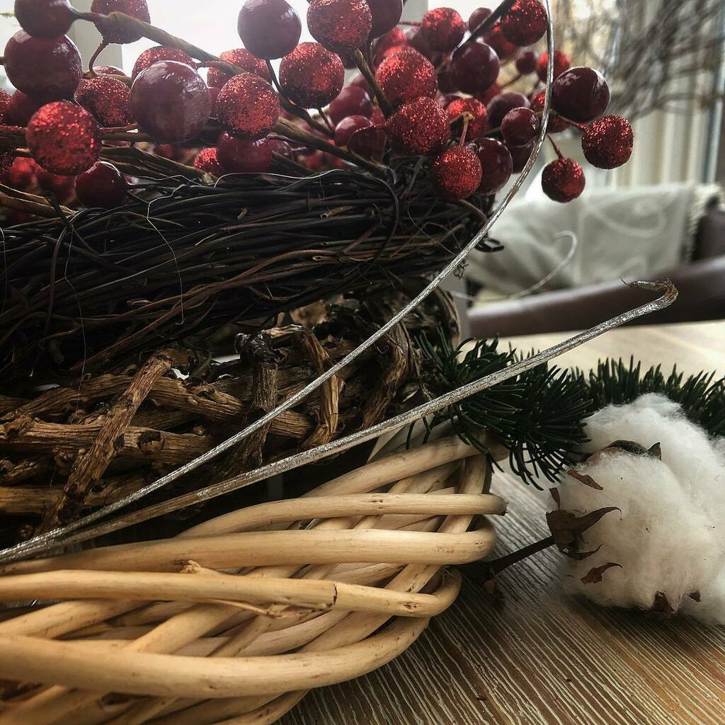 JudeHerrmann's tweet photo. Midwinter moments!!
Wreaths awaiting their annual refurbishment!!
#handmade #seasonaldecor 
#makedoandmend #simpleliving #simplestyle #simplepleasures #simplygoodtimes https://t.co/lcePt1dBR1 https://t.co/qXDv2X86mF