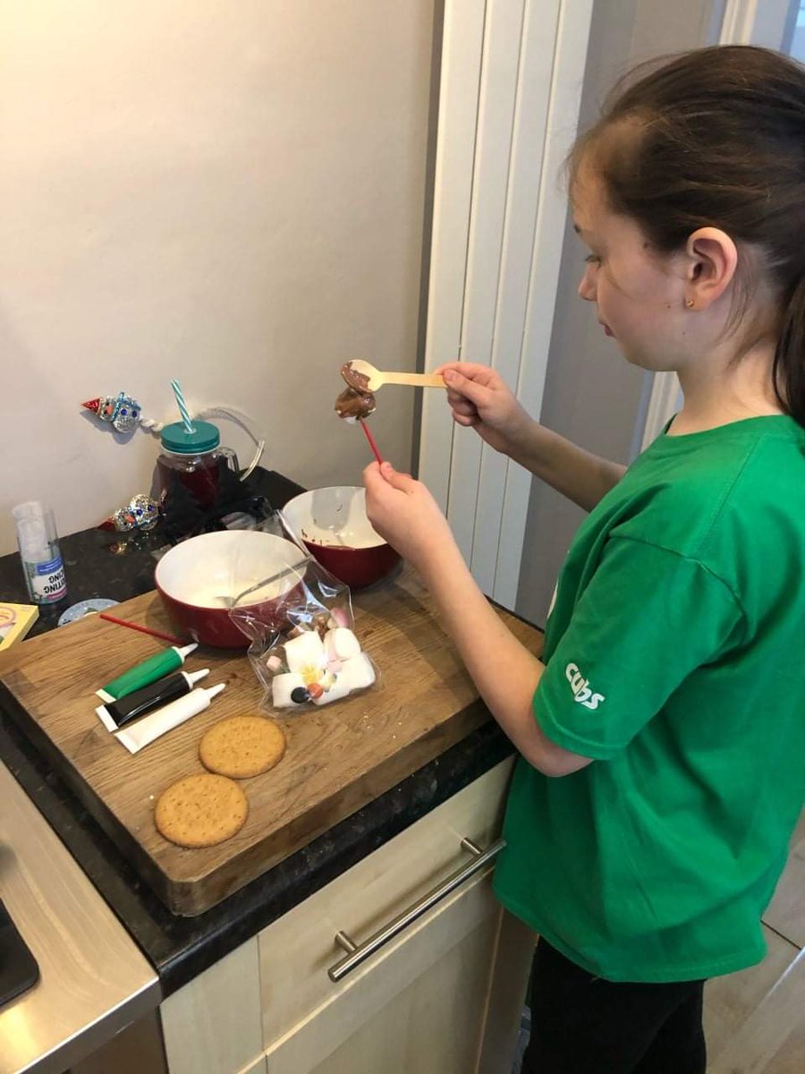 WallaseyScouts's tweet photo. Marshmallow mess about! 🧁 https://t.co/1GTQoRqj8T