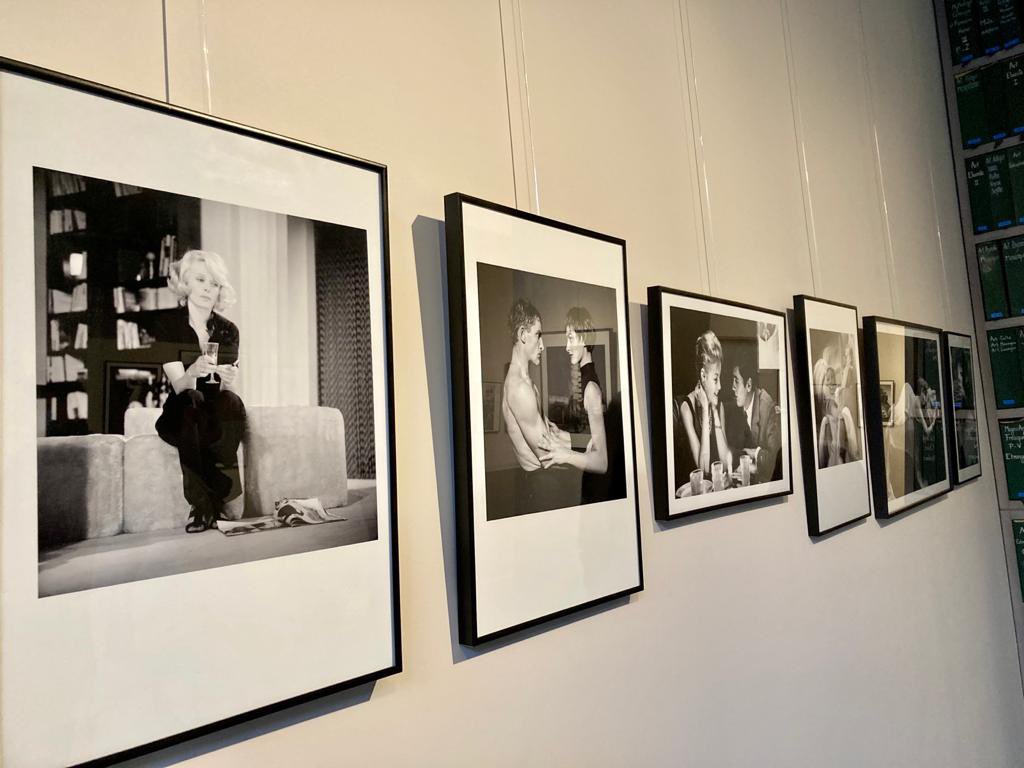 karen_taieb's tweet photo. À voir à la Galerie du Fonds Roger-Viollet #Paris6 cette scène de Baiser avec un #masque contre la grippe à Hollywood (1937) La galerie du 6 rue de Seine a ouvert ses portes hier ! @Anne_Hidalgo @jp_lecoq https://t.co/FybIRW6r7f