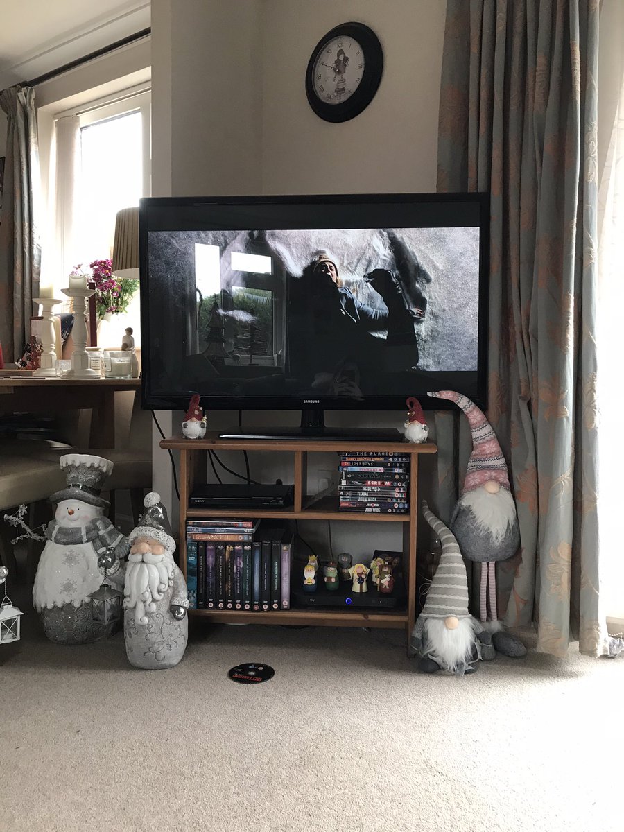 chjagger1's tweet photo. #100happydays #day88 Christmas wrapping and Christmas horror movie - my perfect combo #happeedaze https://t.co/YYXfDMiWiQ