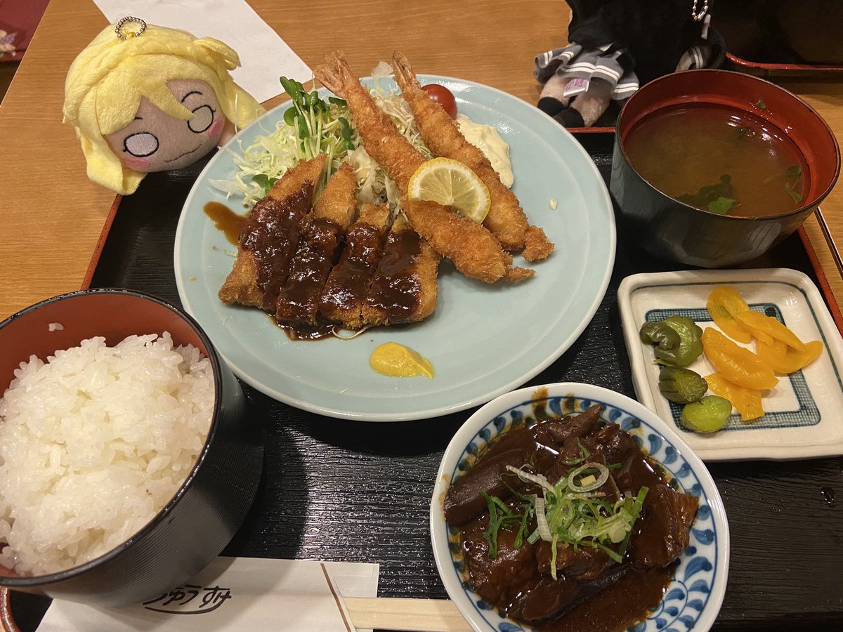 yutoton69's tweet photo. またまた来年さんに声をかけていただき名古屋へ！色々な話出来て楽しかったなぁ…あと理亞ちゃんの誕生日って事でクリアファイルとついでにステッカー買ったら…これは…‼︎
#理亞ちゃん誕生日おめでとう https://t.co/j7FFSs2OKm