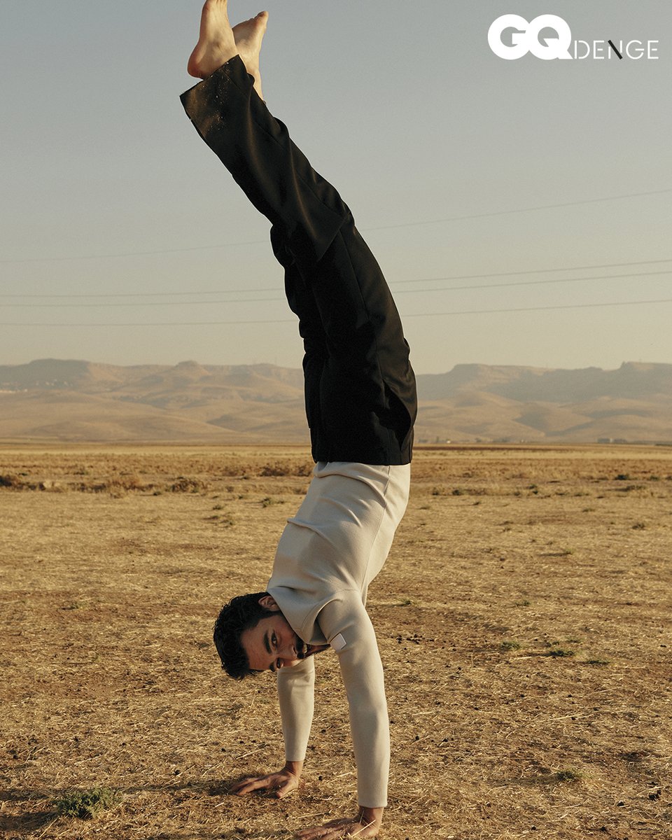 ''Asıl spor yapmazsam kendimi kötü hissediyorum. Meditasyonun temeli nefes almakta yatıyor. Ama bence asıl önemli olan yaptığımız her şeyde meditatif bir deneyime ulaşmaya çalışmak'' <a href="/AkinAkinozu/">AkinAkinozu</a> kapak hikayesi ile #GQdenge’nin ilk sayısı çıktı. #AkınAkınözü